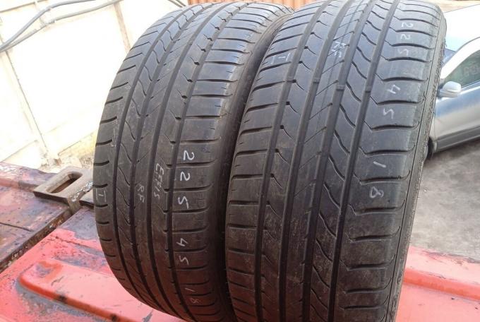 Goodyear EfficientGrip 225/45 R18