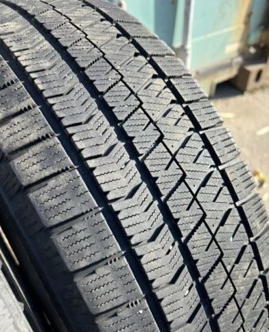 Bridgestone Blizzak VRX2 215/60 R16