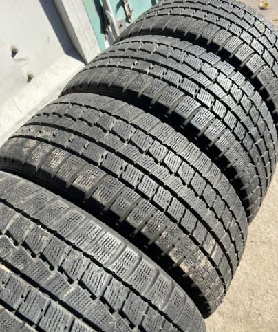 Dunlop Winter Maxx WM01 235/45 R17