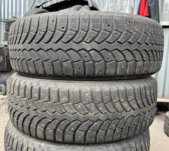 Bridgestone Blizzak Spike-01 235/65 R17