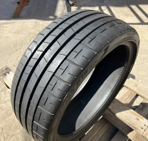 Pirelli P Zero PZ4 235/35 R19