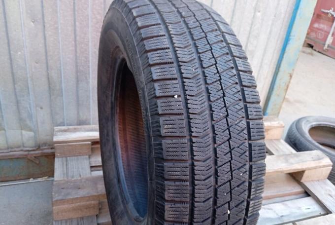 Bridgestone Blizzak VRX2 215/65 R16