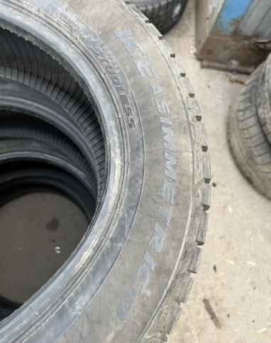 Pirelli Ice Asimmetrico 215/60 R16