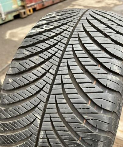 Goodyear Vector 4Seasons Gen-2 215/50 R17