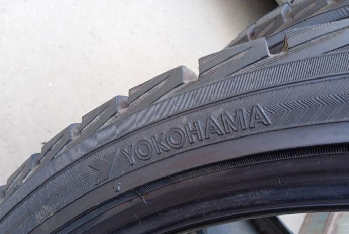 Yokohama Ice Guard IG30 255/35 R19