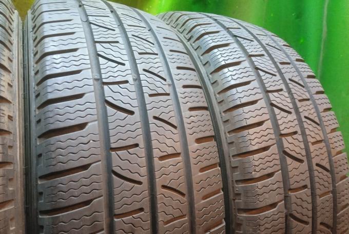 Pirelli Carrier Winter 215/65 R16C