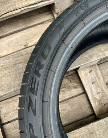 Pirelli P Zero PZ4 245/40 R19