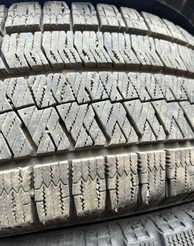 Bridgestone Blizzak VRX2 215/55 R17