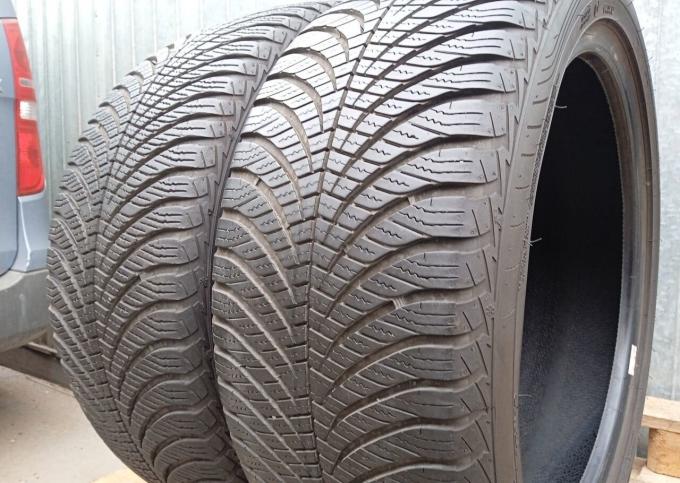 Goodyear Vector 4Seasons Gen-2 225/45 R17