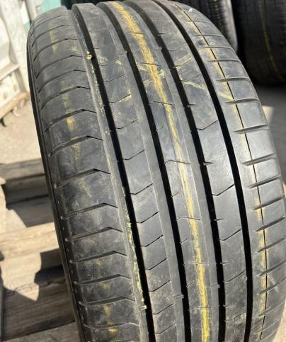 Pirelli P Zero PZ4 275/35 R22