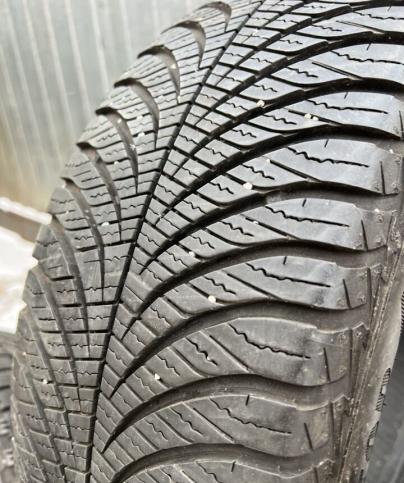 Goodyear Vector 4Seasons Gen-2 195/55 R16