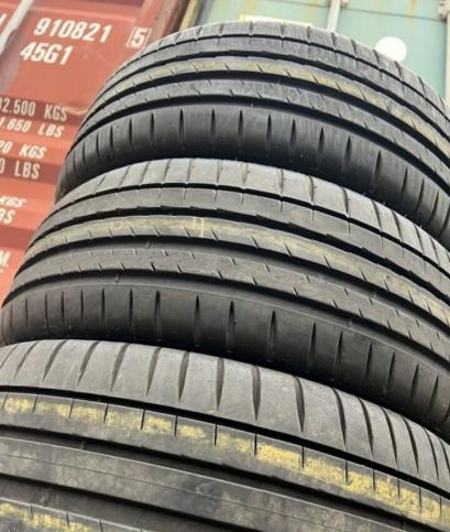 Michelin Pilot Sport 4 225/45 R18 и 245/40 R18