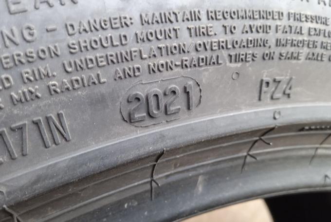 Pirelli P Zero PZ4 255/40 R18