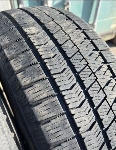 Bridgestone Blizzak VRX2 215/60 R16