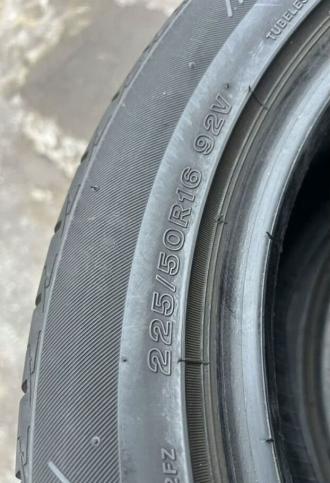 Bridgestone Sneaker SNK2 225/50 R16