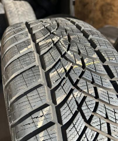 Goodyear UltraGrip Performance Gen-1 215/50 R17