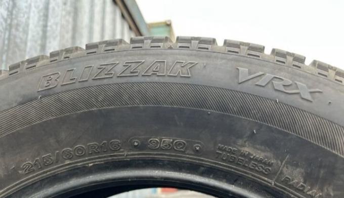 Bridgestone Blizzak VRX 215/60 R16