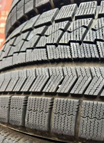 Bridgestone Blizzak VRX 215/55 R17