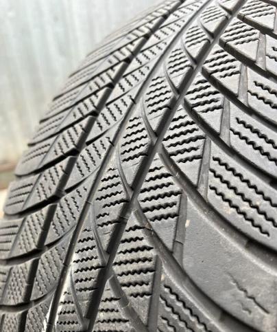 Bridgestone Blizzak LM-001 245/50 R19