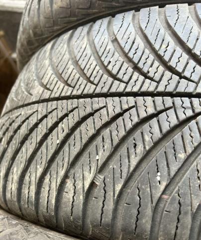 Goodyear Vector 4Seasons Gen-2 235/55 R17