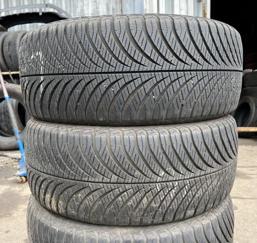 Goodyear Vector 4Seasons 215/50 R17