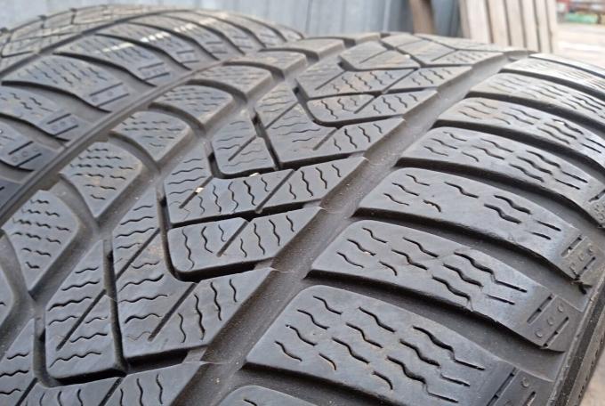 Pirelli Winter Sottozero 3 215/50 R18