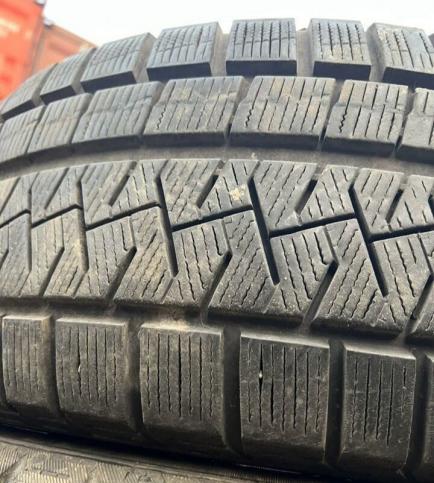 Pirelli Ice Asimmetrico 215/60 R16