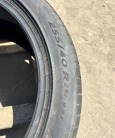 Pirelli P Zero PZ4 255/40 R18