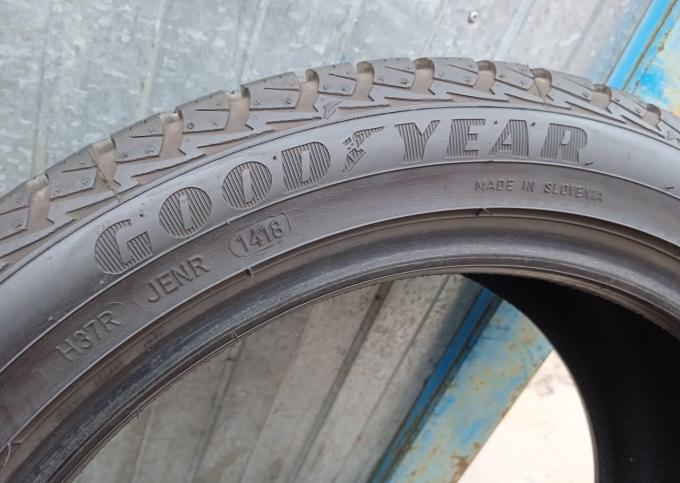 Goodyear Vector 4Seasons Gen-2 225/45 R17