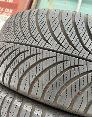 Goodyear Vector 4Seasons Gen-2 215/50 R17