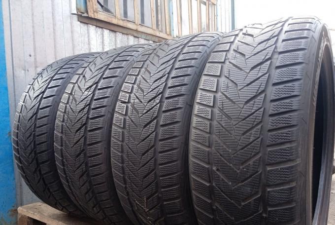 Vredestein Wintrac Xtreme S 235/45 R19