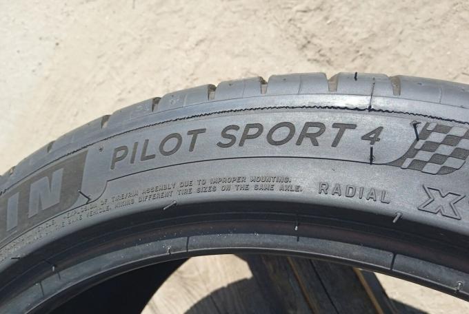 Michelin Pilot Sport 4 235/40 R18