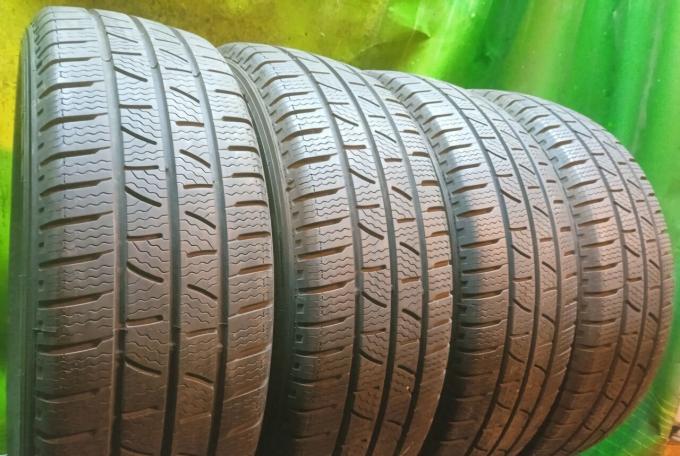 Pirelli Carrier Winter 215/65 R16C