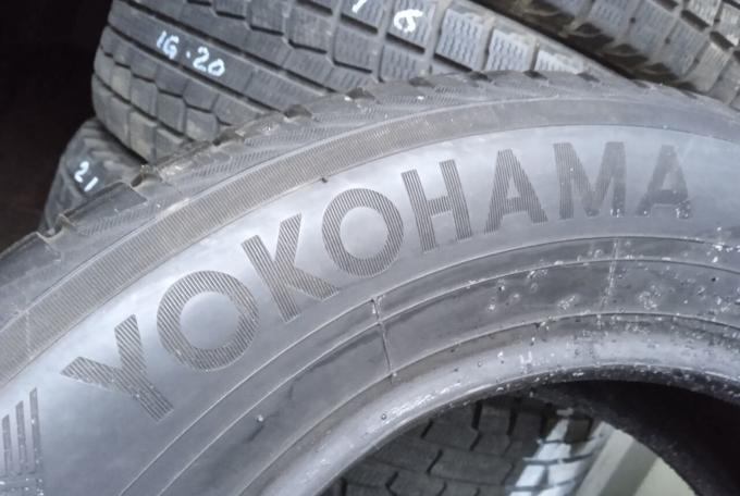 Yokohama BluEarth Winter V905 215/60 R16