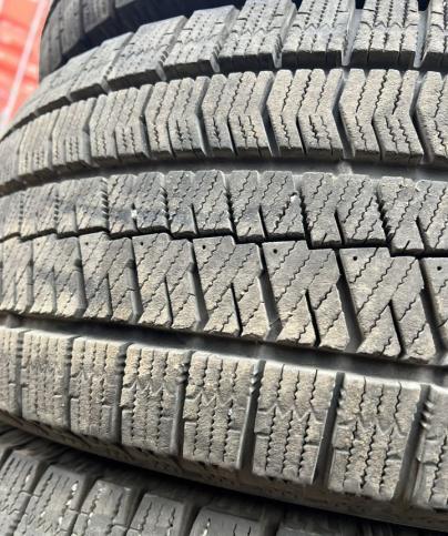 Bridgestone Blizzak VRX2 215/55 R17