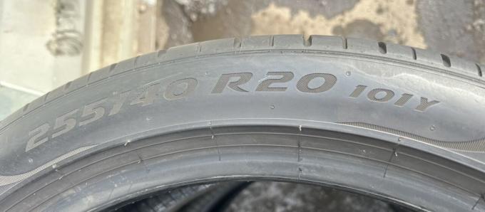 Pirelli P Zero PZ4 255/40 R20