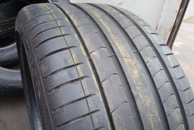 Pirelli P Zero PZ4 275/35 R21