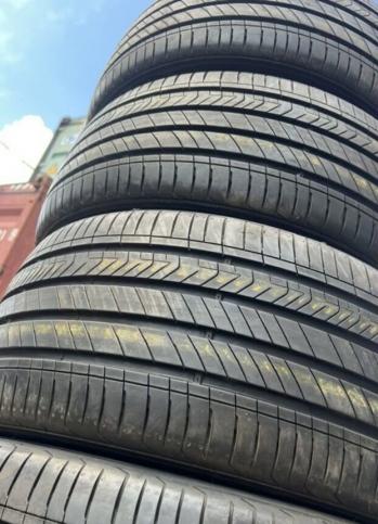 Kumho Majesty 9 Solus TA91 225/40 R19