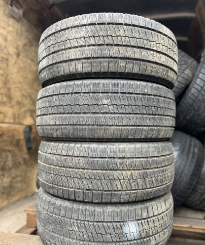 Bridgestone Blizzak VRX2 215/65 R16