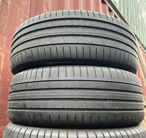 Pirelli P Zero PZ4 225/45 R19