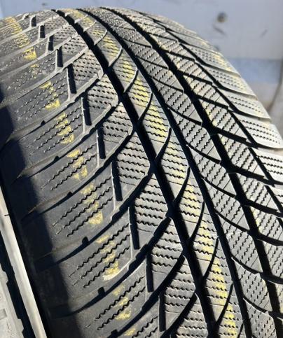 Bridgestone Blizzak LM-001 245/50 R19