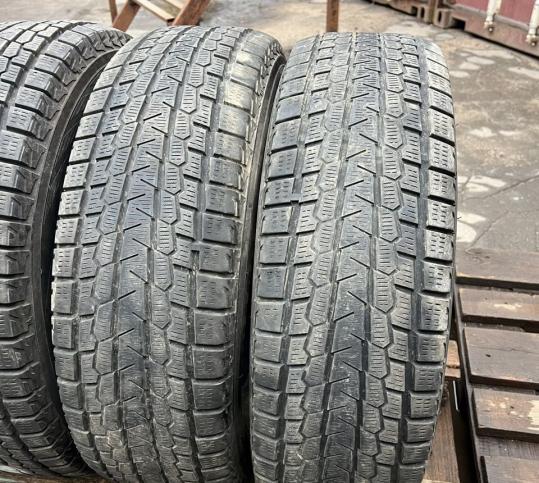 Yokohama Ice Guard G075 215/70 R16