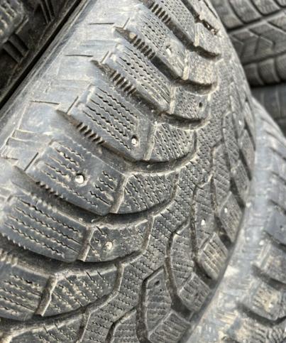 Bridgestone Blizzak Spike-01 235/65 R17