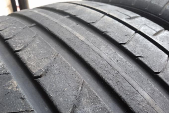 Pirelli P Zero PZ4 255/40 R18