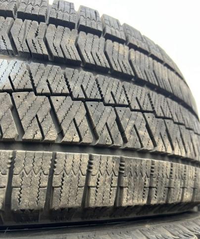 Bridgestone Blizzak VRX2 215/55 R17