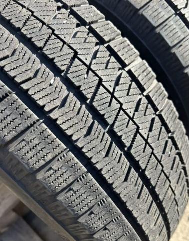 Bridgestone Blizzak VRX2 215/60 R16