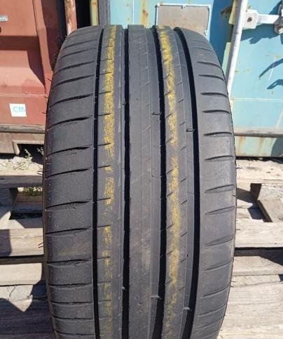 Michelin Pilot Sport 4 235/40 R18