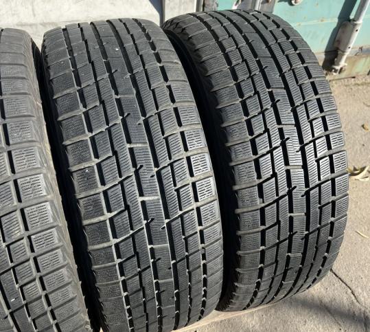 Yokohama Ice Guard IG30 215/50 R17