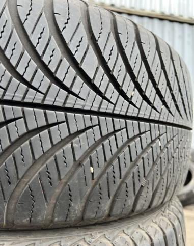 Goodyear Vector 4Seasons 215/50 R17