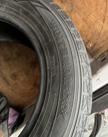 Dunlop Winter Maxx WM01 215/60 R16